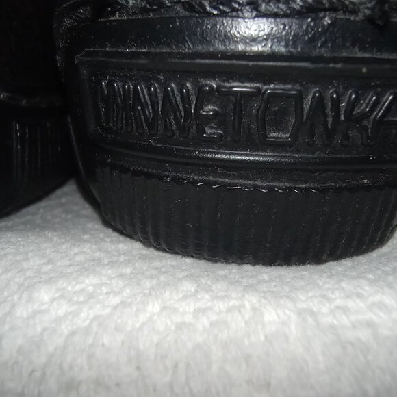 Minnetonka Moccasin Moosehide Kilty Women's Size 6 Black - Picture 5 of 13